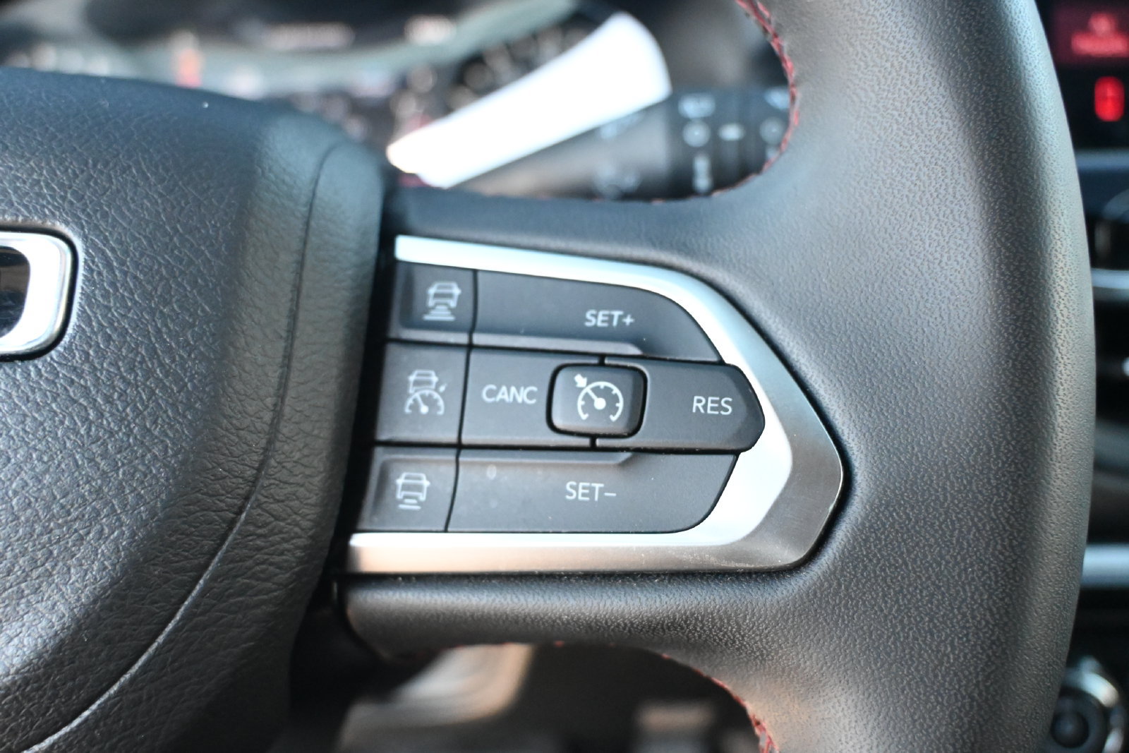 Used 2025 Jeep Compass Trailhawk AWD/4WD image 14