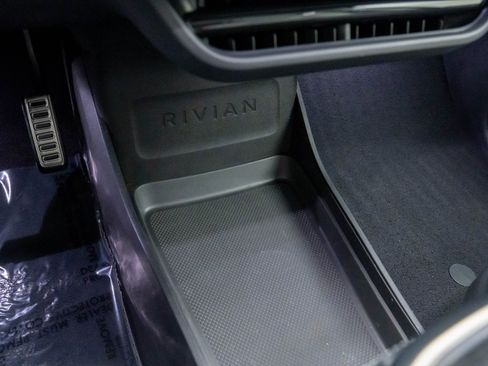 Used 2024 Rivian R1S Adventure image 33