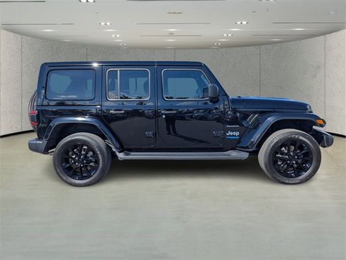 Used 2022 Jeep Wrangler Unlimited Sahara image 2