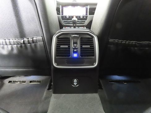 Certified 2026 Porsche Macan AWD/4WD image 31