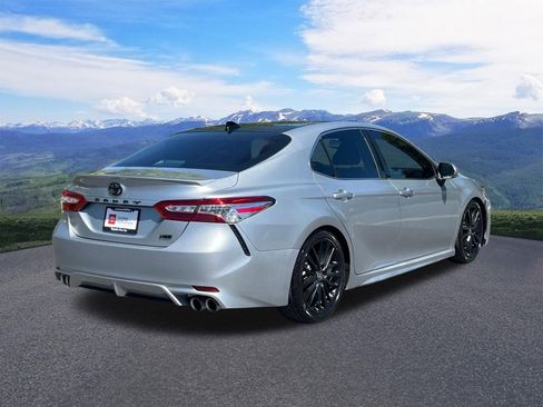 Used 2020 Toyota Camry XSE FWD image 5