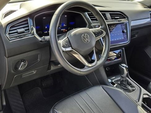 Certified 2022 Volkswagen Tiguan SE FWD image 21