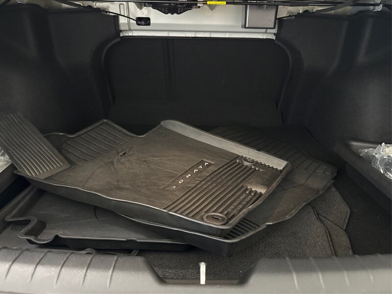 Used 2022 Hyundai Sonata Limited w/ Cargo Package FWD image 13
