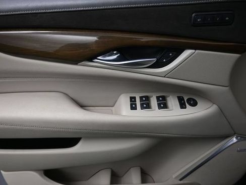 Used 2020 Cadillac Escalade Luxury AWD/4WD image 13