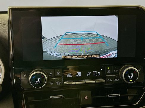 Certified 2024 Toyota Highlander XLE FWD image 14
