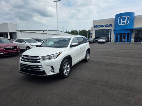 Used 2017 Toyota Highlander Limited w/ Protection Package #3 FWD image 7