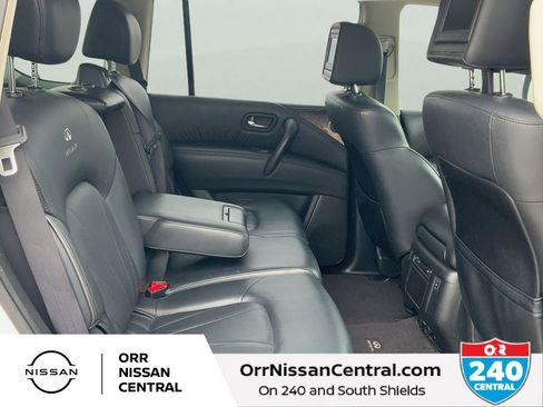 Used 2014 INFINITI QX80 4WD w/ Deluxe Touring Package image 12