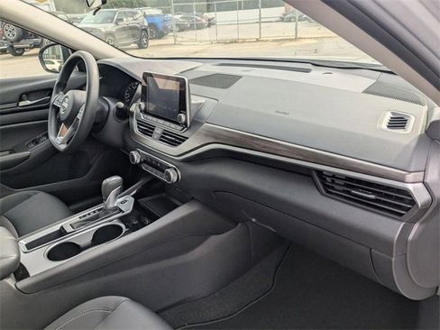 Used 2024 Nissan Altima 2.5 SV image 35
