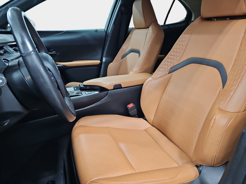 Used 2022 Lexus UX 250h w/ Accessory Package (Z2) AWD/4WD image 13