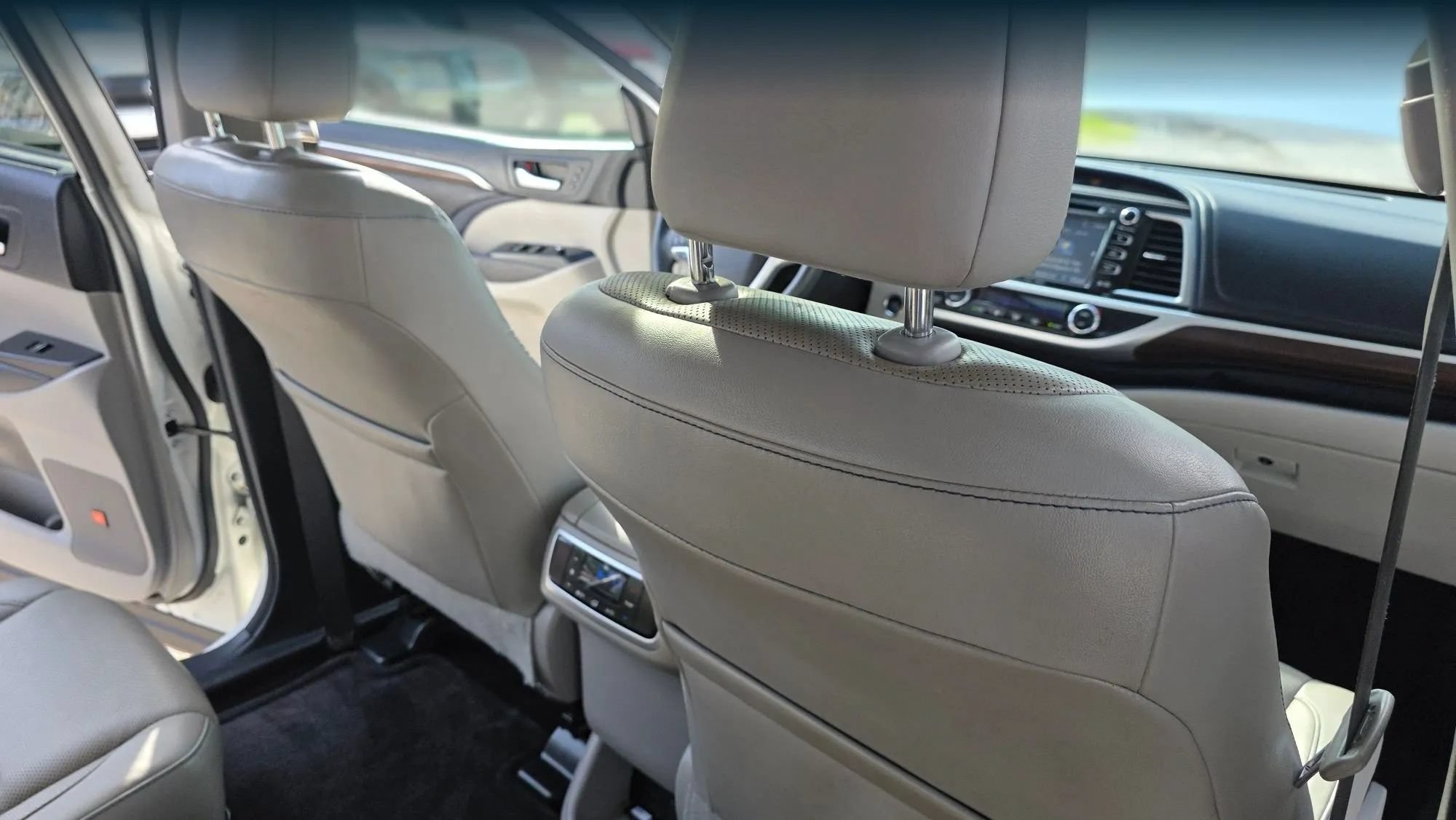 Used 2016 Toyota Highlander Limited FWD image 40