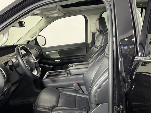 Used 2025 Ford Expedition Platinum w/ Driver's Package image 22