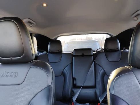 Certified 2022 Jeep Cherokee Latitude Lux image 8