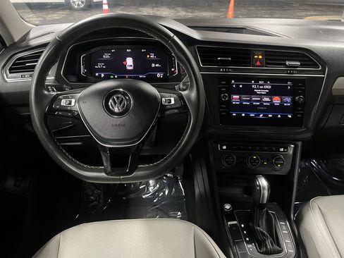 Used 2021 Volkswagen Tiguan SEL FWD image 20