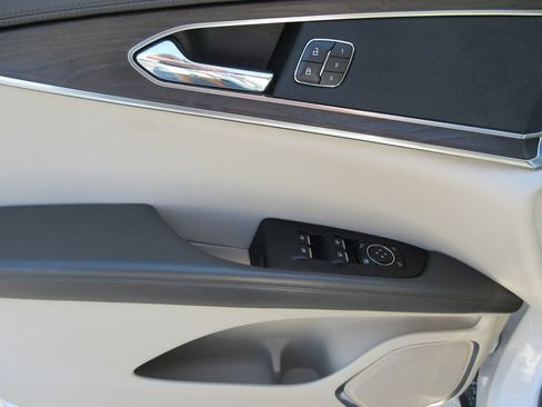 Used 2018 Lincoln MKX Reserve w/ Driver Assistance Package FWD image 21