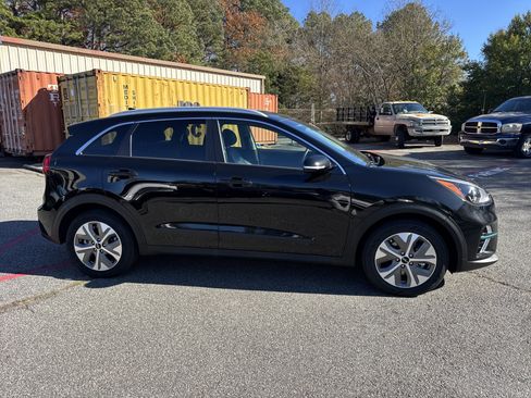 Used 2022 Kia Niro EX Premium w/ Cold Weather Package image 8