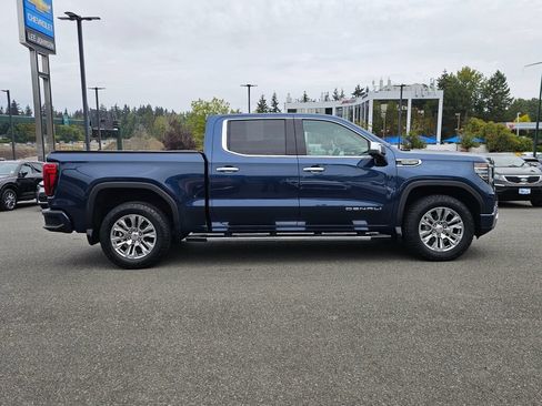 Used 2023 GMC Sierra 1500 Denali w/ Technology Package AWD/4WD image 4