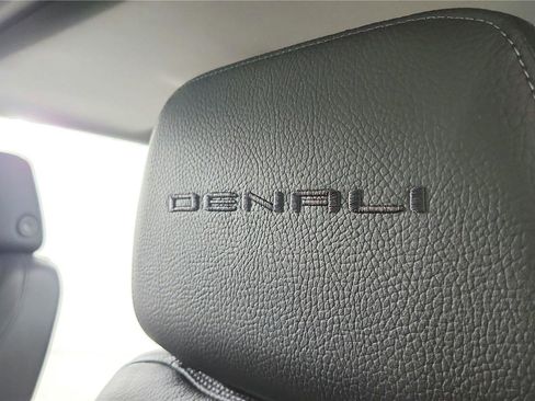 Used 2021 GMC Sierra 1500 Denali w/ Technology Package AWD/4WD image 14