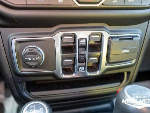 Used 2023 Jeep Wrangler Unlimited Sahara image 34