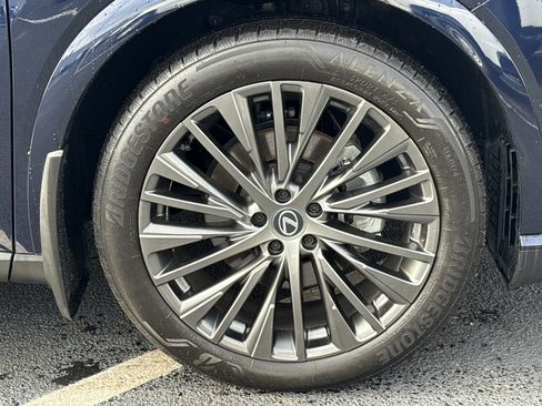 Used 2023 Lexus RX 350 w/ Luxury Package image 13