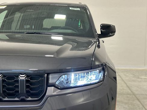 New 2026 Jeep Grand Cherokee Altitude image 10