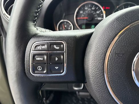 Used 2016 Jeep Wrangler Unlimited Sahara w/ Dual Top Group AWD/4WD image 27