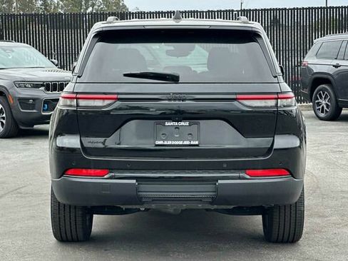 New 2024 Jeep Grand Cherokee Altitude image 5