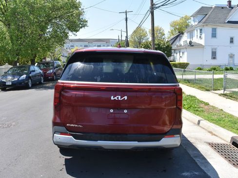 Used 2025 Kia Carnival FWD image 6