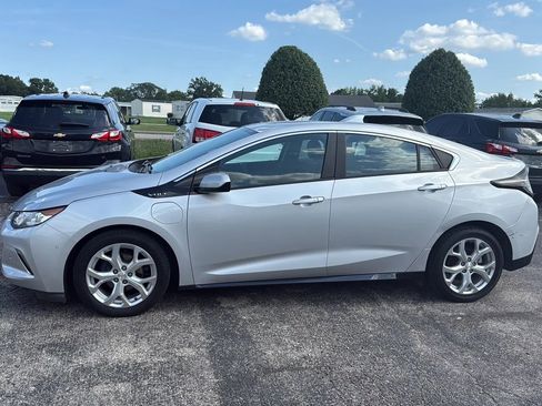 Used 2018 Chevrolet Volt Premier w/ Driver Confidence Package image 2