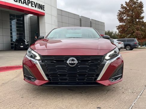 Used 2025 Nissan Altima 2.5 SV image 4