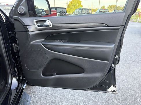 Used 2022 Jeep Grand Cherokee Laredo X AWD/4WD image 13