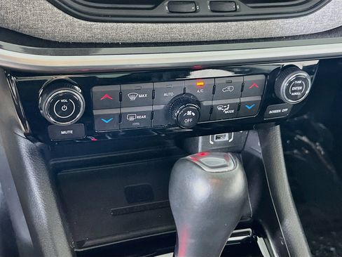 Used 2022 Jeep Compass Latitude w/ Sun and Sound Group AWD/4WD image 15