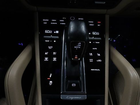 Used 2020 Porsche Cayenne E-HYBRID w/ Premium Plus Package image 33