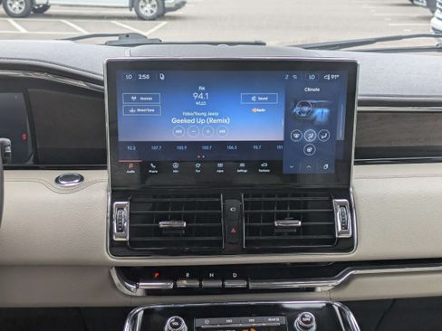 Used 2023 Lincoln Navigator L Reserve AWD/4WD image 21