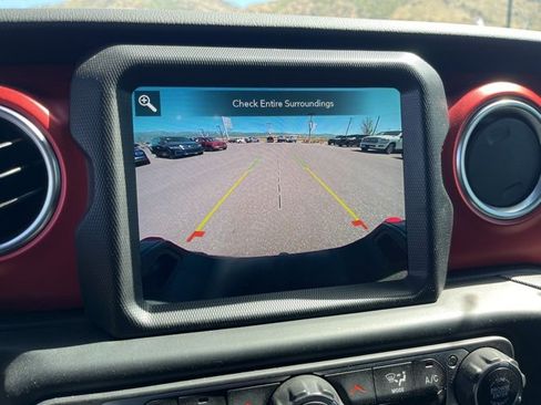 Used 2023 Jeep Gladiator Rubicon w/ Cold Weather Group image 18