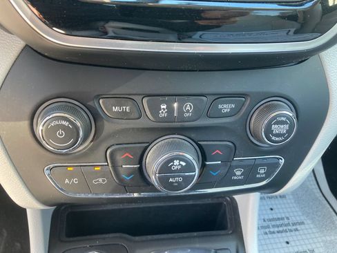 Used 2020 Jeep Cherokee Limited AWD/4WD image 25