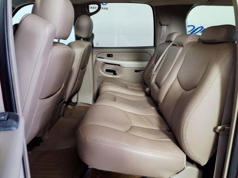 Used 2004 Chevrolet Suburban LS w/ Preferred Equipment Group image 10