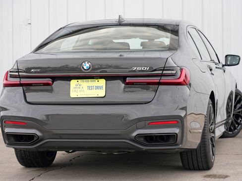 Used 2022 BMW 750i xDrive w/ Executive Package image 5