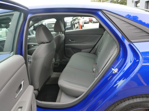 Used 2023 Hyundai Elantra SEL FWD image 27