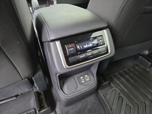 Certified 2025 Subaru Ascent Premium w/ Premium Package image 31