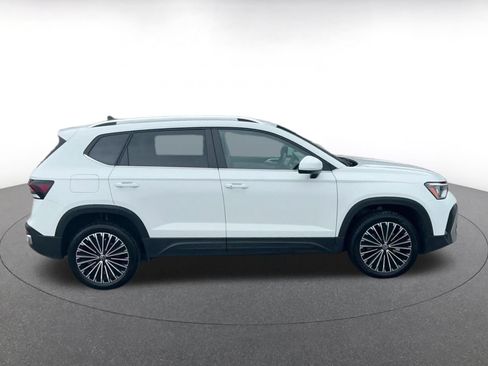 Used 2026 Volkswagen Taos SE FWD image 16