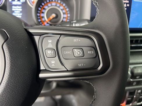 New 2025 Jeep Gladiator Sport AWD/4WD image 16