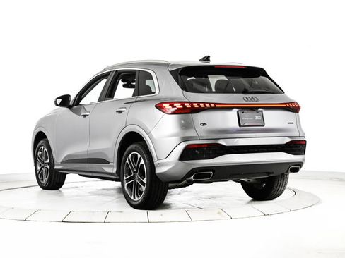 Certified 2025 Audi Q5 Premium w/ Convenience Package image 8