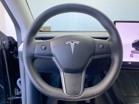 Used 2024 Tesla Model Y Long Range AWD/4WD image 22