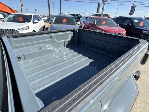 Used 2025 Jeep Gladiator Sport image 12