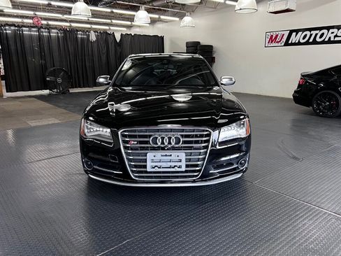 Used 2014 Audi S8 image 3