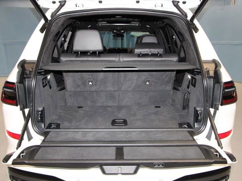 Used 2023 BMW X7 xDrive40i w/ Executive Package image 51