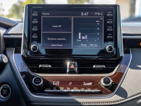 Used 2020 Toyota Corolla SE w/ SE Premium Package FWD image 13