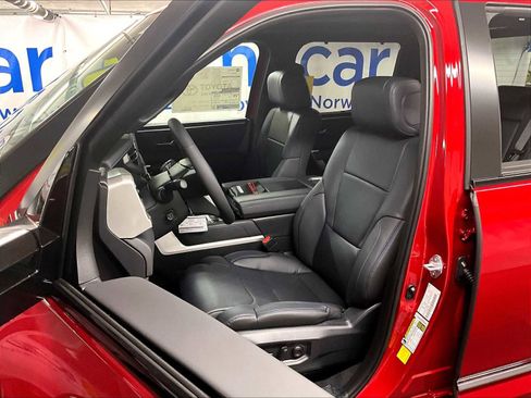 New 2025 Toyota Tundra Platinum image 11