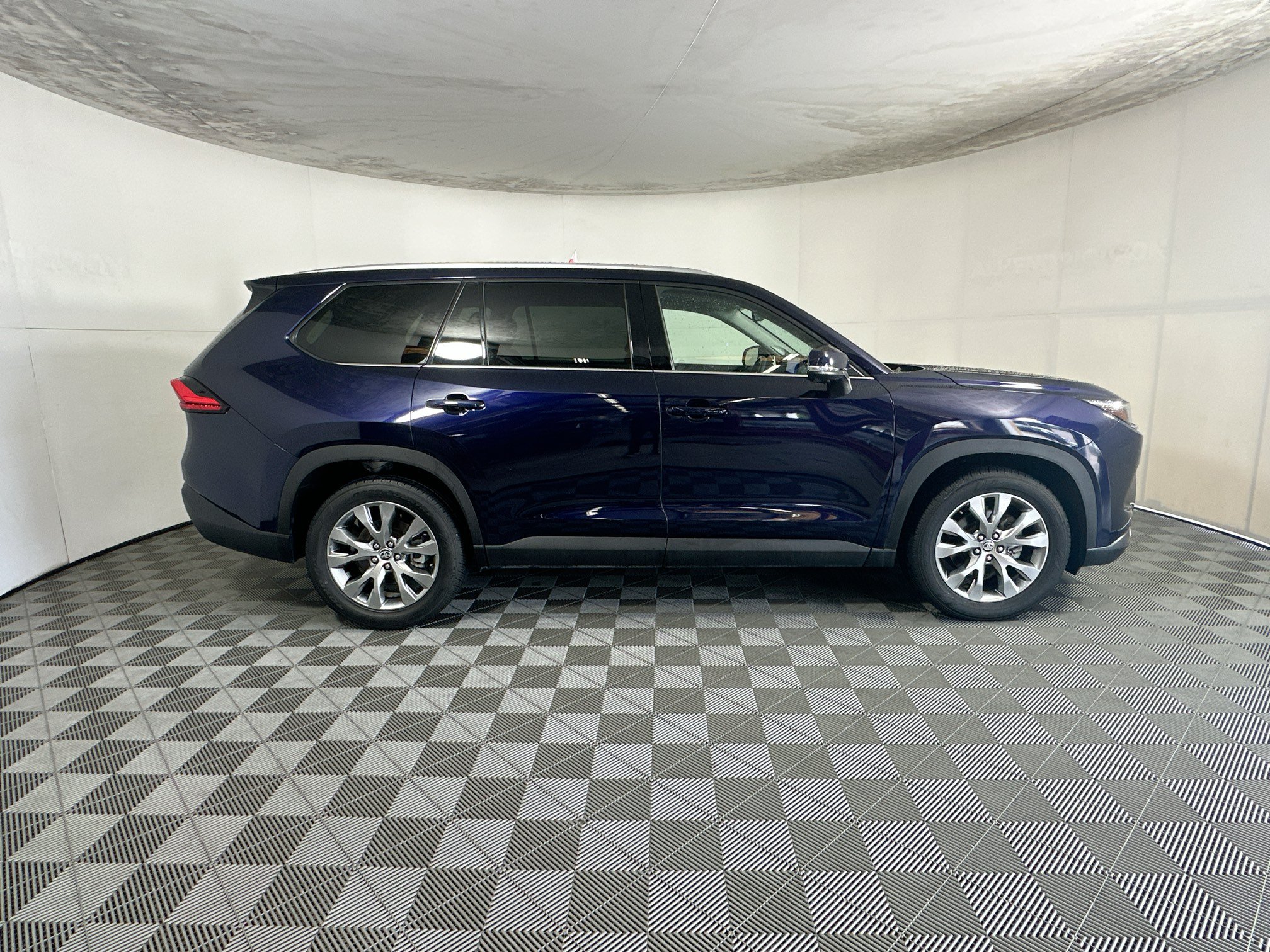 Certified 2024 Toyota Grand Highlander FWD image 2