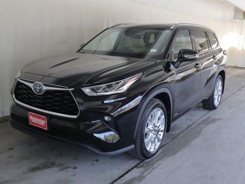 Used 2021 Toyota Highlander Limited image 23